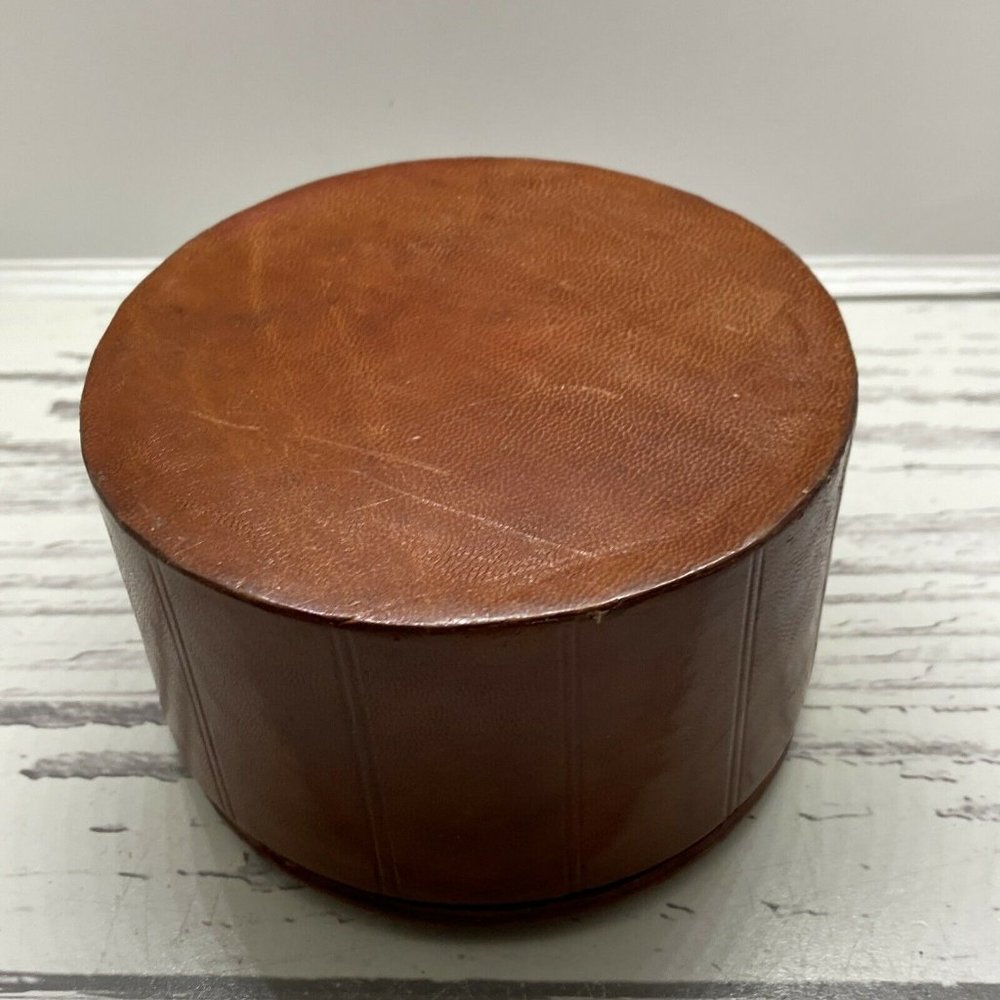 Vintage Hand Tooled Leather Round Trinket Box w/Lid ~ 4-1Diameter, Top & Bottom. - Picture 5 of 7